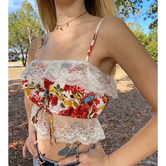 🌻 Papaya Spaghetti Strap Floral Lacy Crop Top - Picture 3 of 4